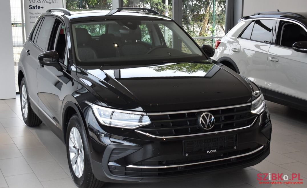 2022' Volkswagen Tiguan photo #2