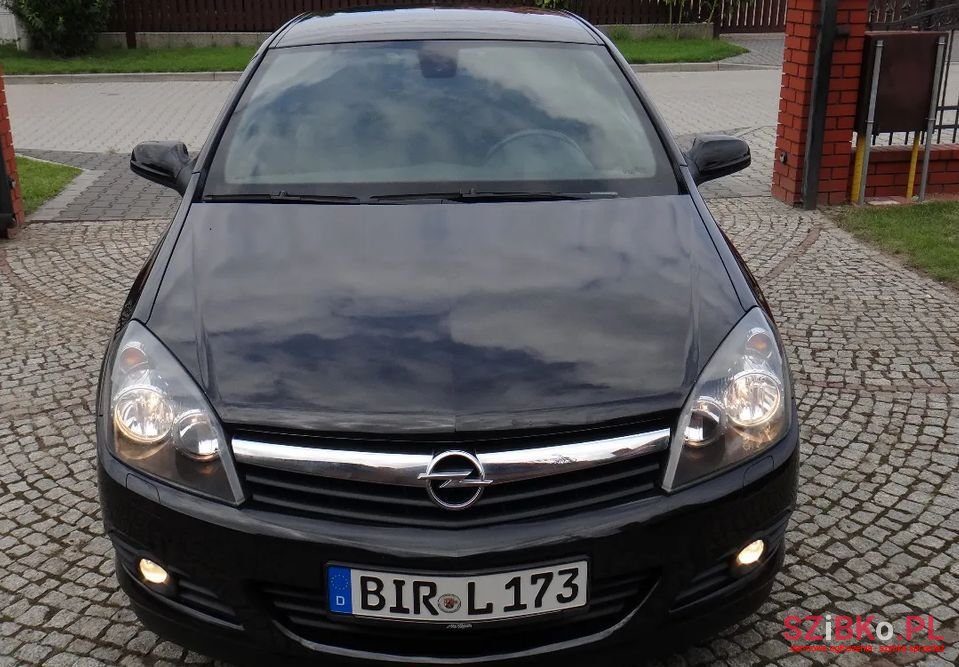 2006' Opel Astra Sport photo #2