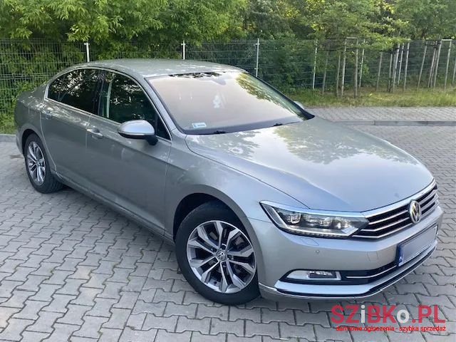 2017' Volkswagen Passat photo #4