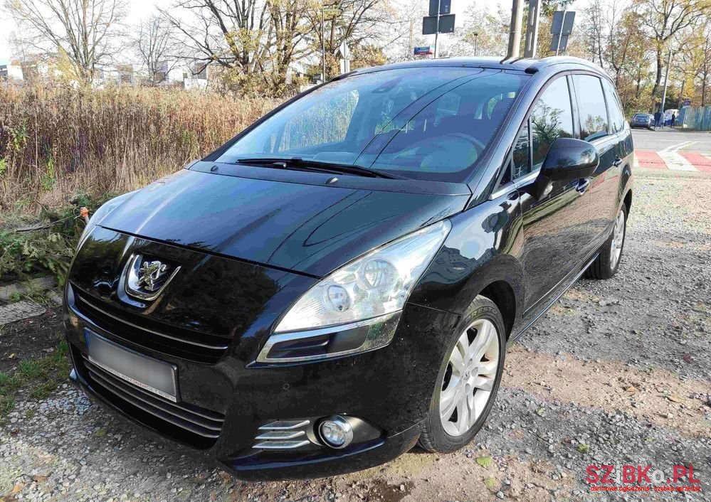 2011' Peugeot 5008 photo #5