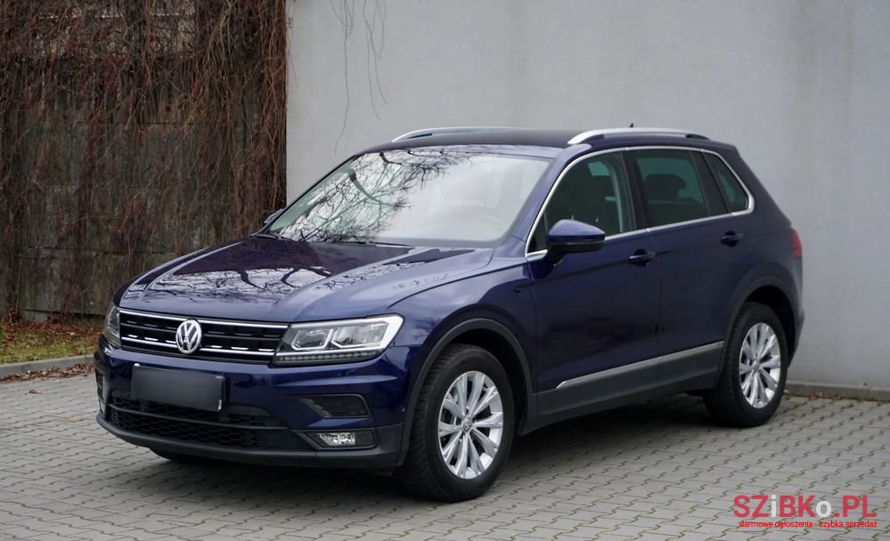 2019' Volkswagen Tiguan photo #3