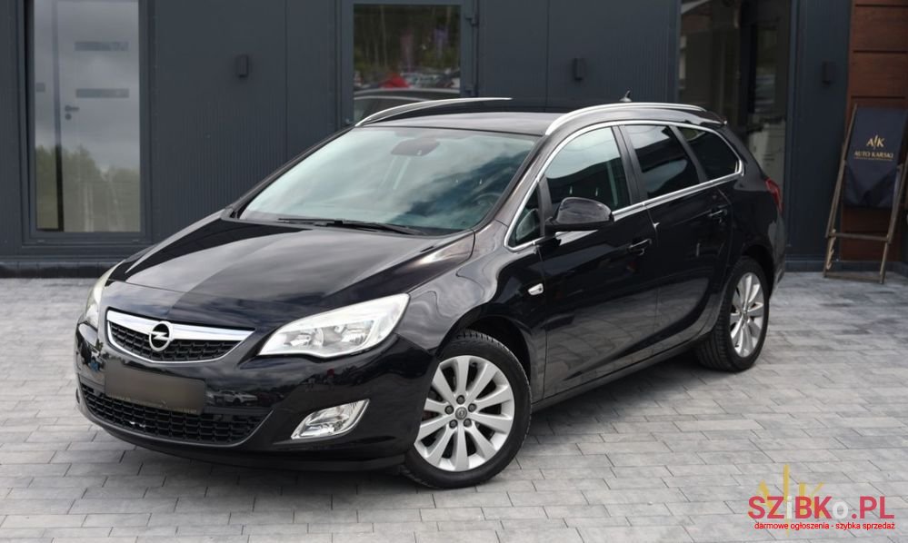 2011' Opel Astra photo #5