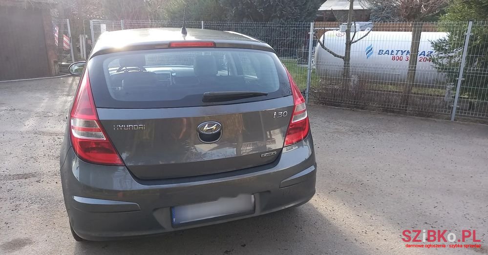 2010' Hyundai i30 1.6 Crdi Classic photo #2