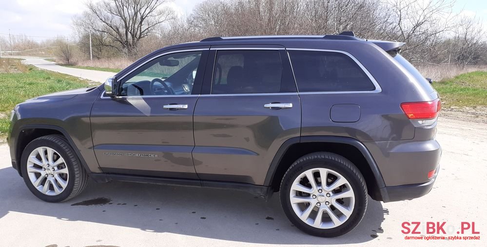 2017' Jeep Grand Cherokee photo #5