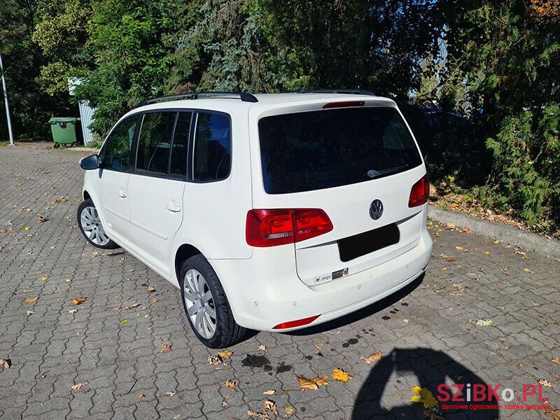 2012' Volkswagen Touran photo #2