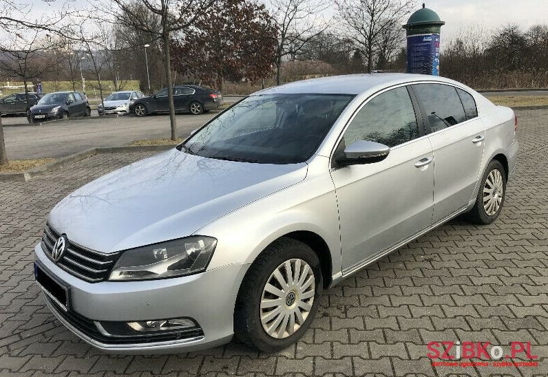 2011' Volkswagen Passat photo #1