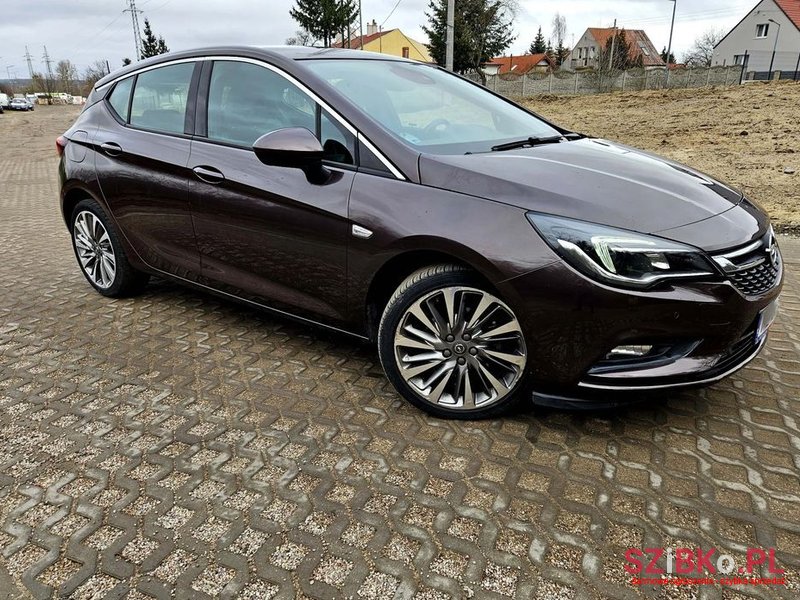 2017' Opel Astra photo #3