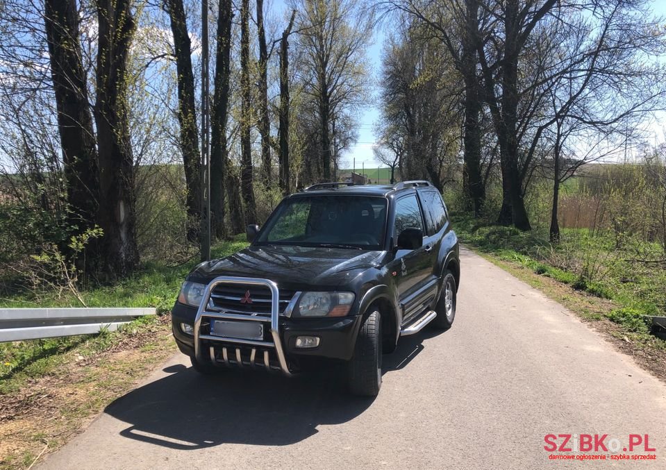 2000' Mitsubishi Pajero photo #1