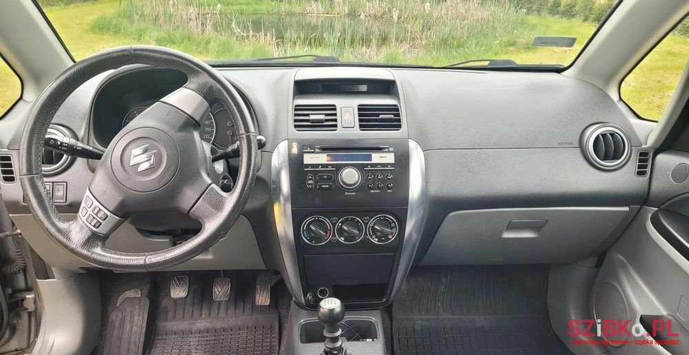 2009' Suzuki SX4 photo #3
