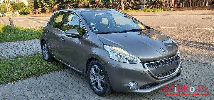 2012' Peugeot 208 photo #1