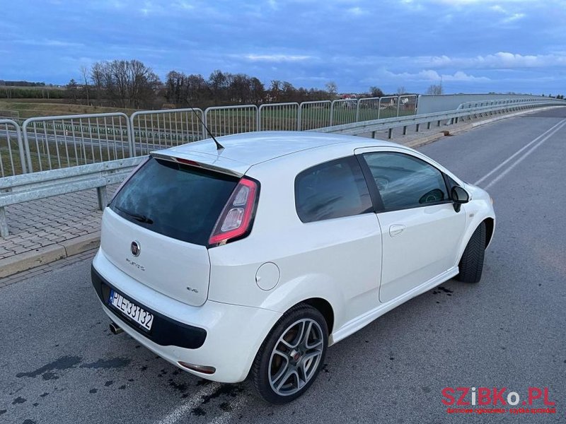 2010' Fiat Punto Evo photo #4