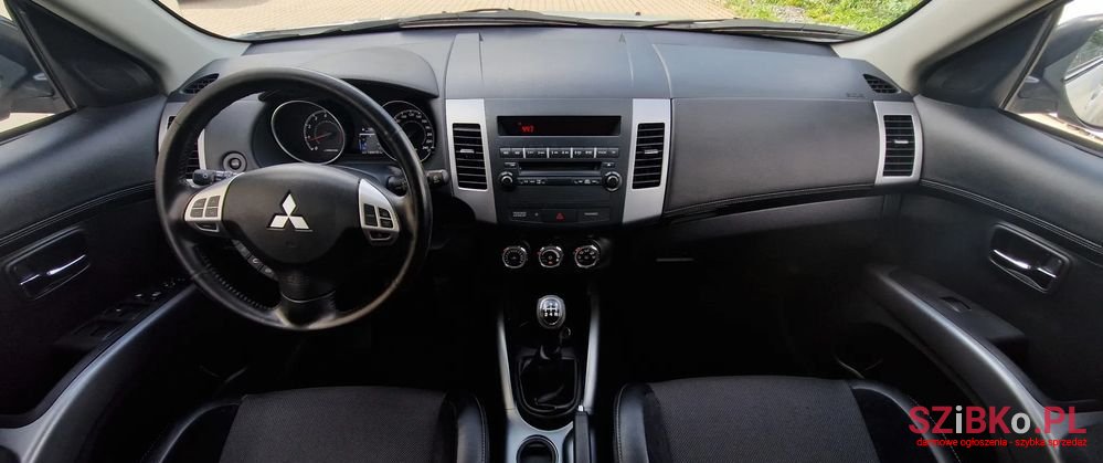 2010' Mitsubishi Outlander 2.0 Intense 2Wd photo #6