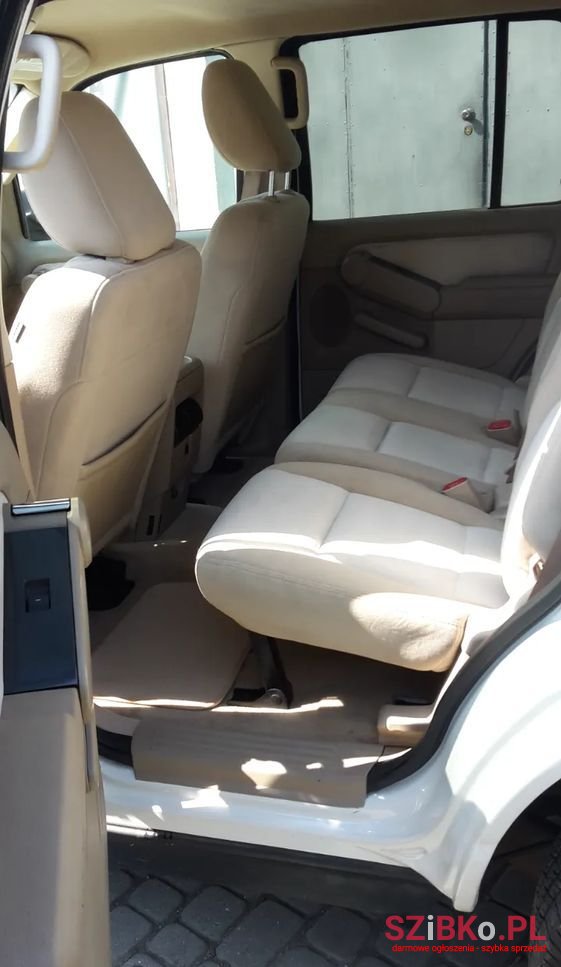 2010' Ford Explorer photo #3