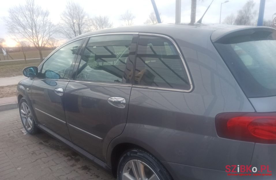 2009' Fiat Croma photo #3