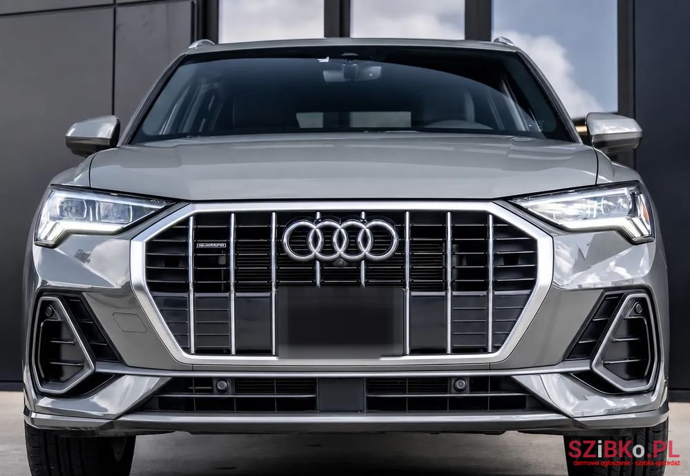 2021' Audi Q3 photo #2