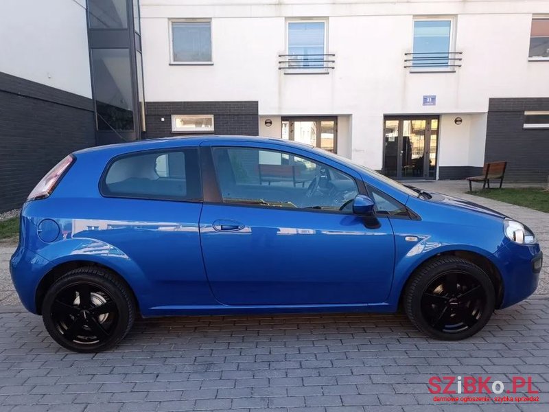 2012' Fiat Punto Evo photo #4
