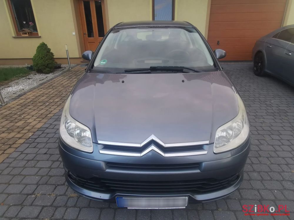 2008' Citroen C4 photo #3