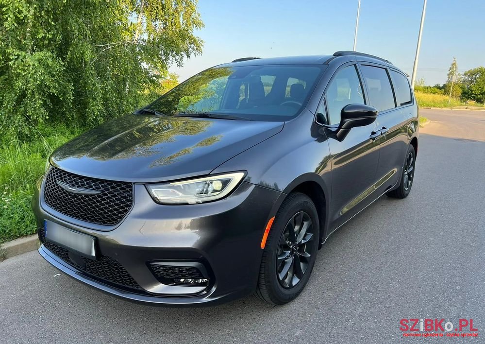 2021' Chrysler Pacifica photo #1