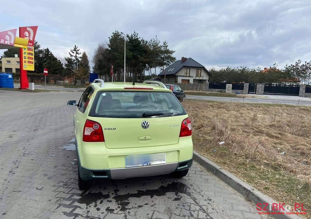2005' Volkswagen Polo photo #2