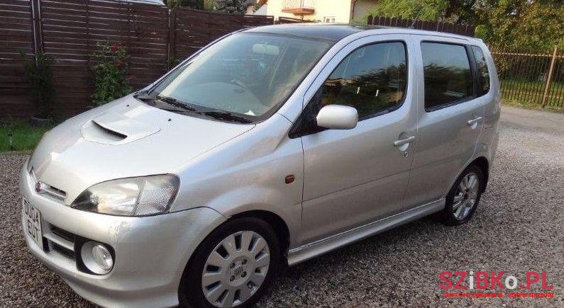 2005' Daihatsu YRV photo #1