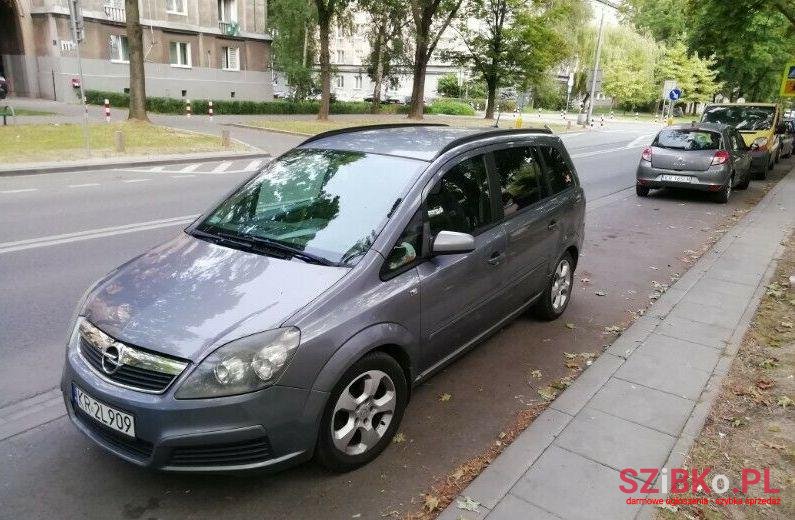 2005' Opel Zafira photo #1