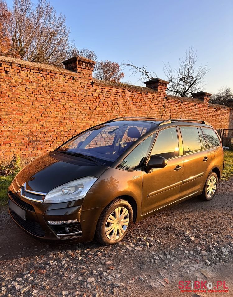 2011' Citroen C4 Picasso photo #1