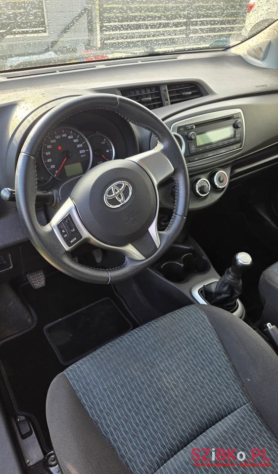 2012' Toyota Yaris 1.0 Luna photo #4