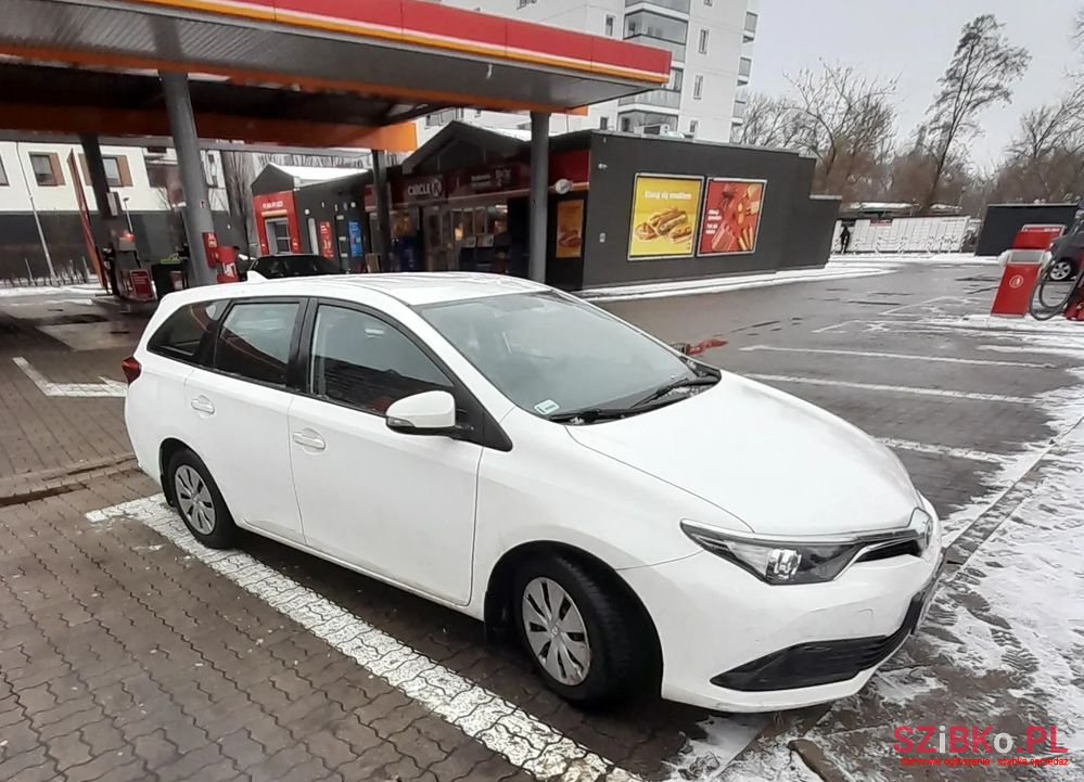 2016' Toyota Auris photo #2