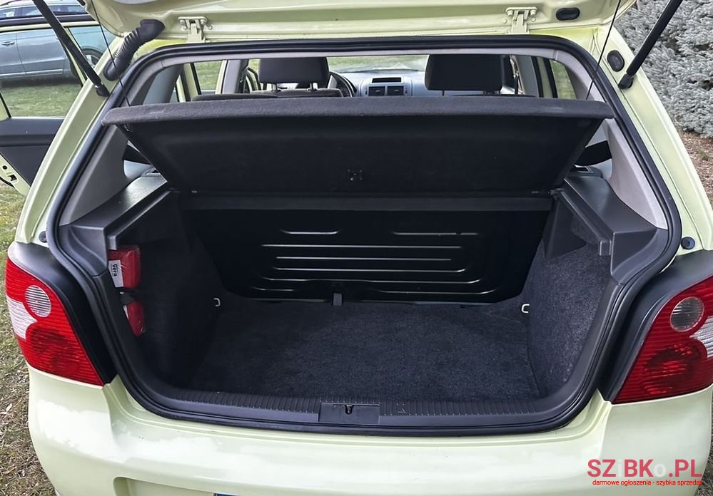 2005' Volkswagen Polo photo #5