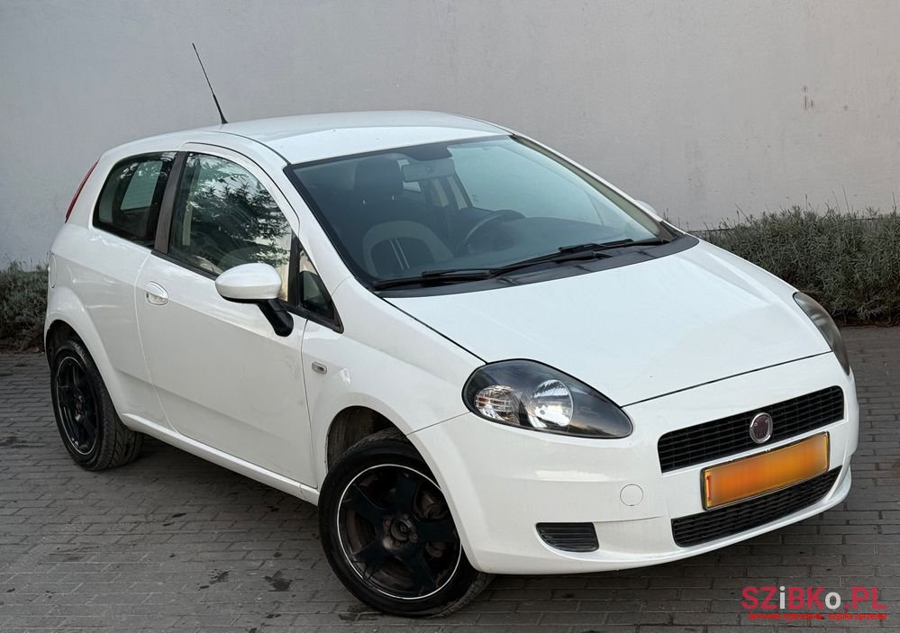 2009' Fiat Grande Punto photo #2