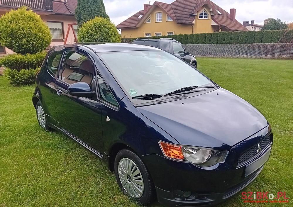 2012' Mitsubishi Colt photo #2