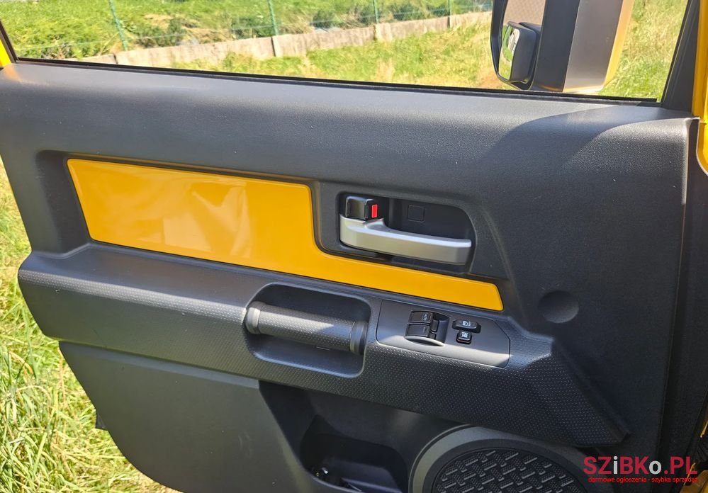 2007' Toyota FJ Cruiser 4.0 4X4 photo #2