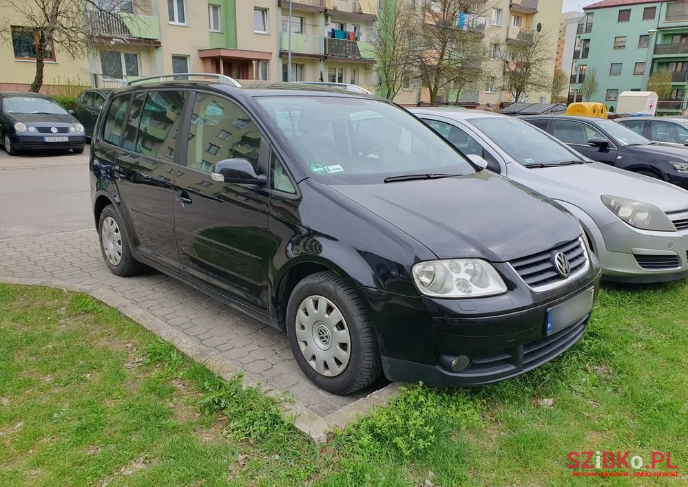 2005' Volkswagen Touran photo #2