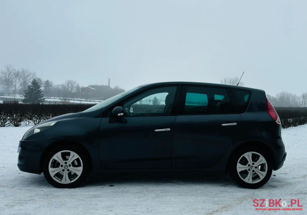 2009' Renault Scenic photo #2