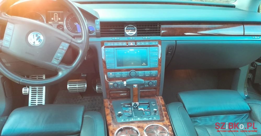 2006' Volkswagen Phaeton photo #5