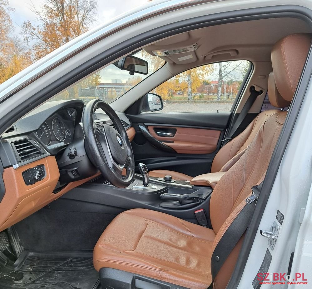 2012' BMW 3 Series 320D photo #5