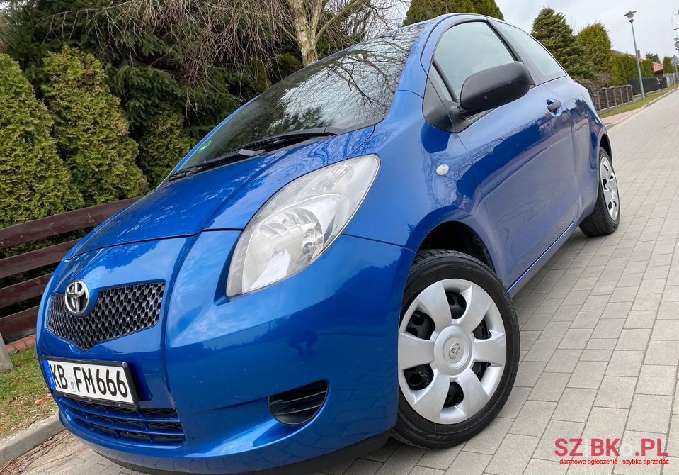 2006' Toyota Yaris photo #2