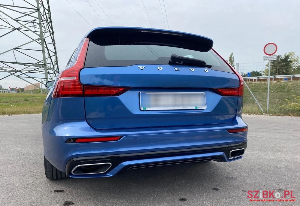 2020' Volvo V60 D4 R-Design photo #4