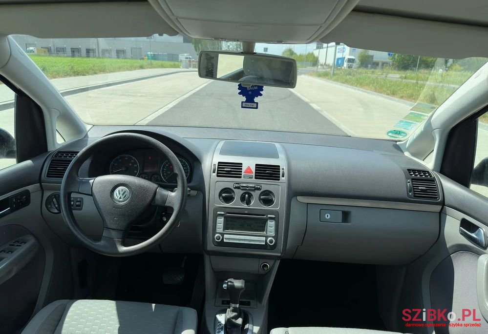 2006' Volkswagen Touran photo #6