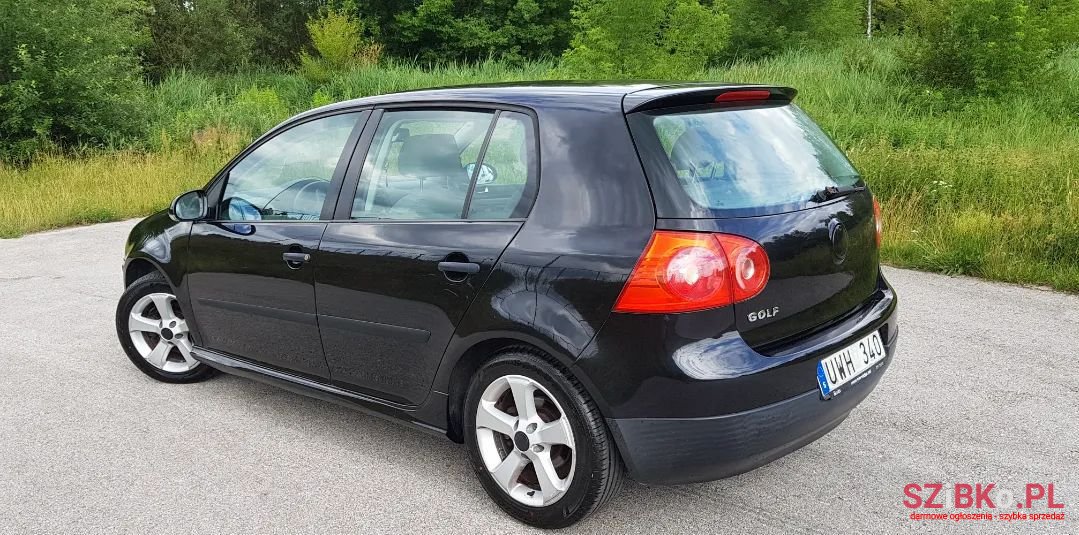 2004' Volkswagen Golf photo #3