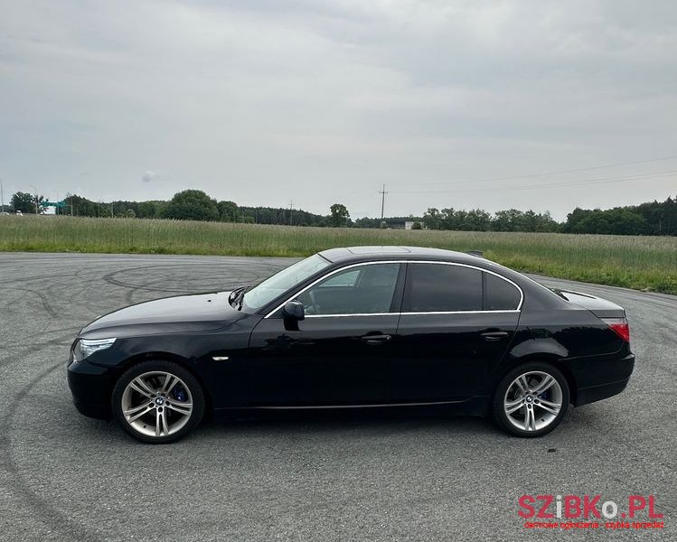 2008' BMW 5 Series 525D photo #2
