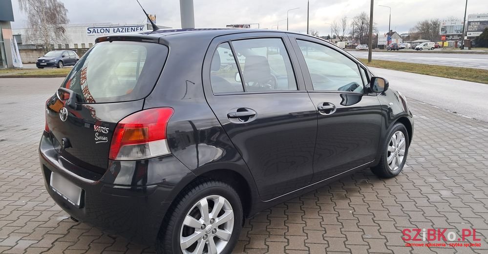 2009' Toyota Yaris photo #5