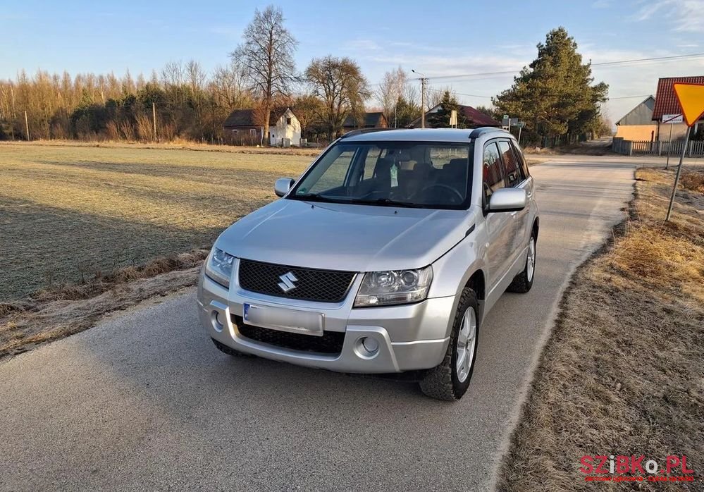 2009' Suzuki Grand Vitara 2.0 Comfort photo #2
