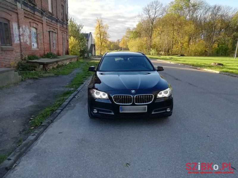 2015' BMW 5 Series 520D Touring photo #2