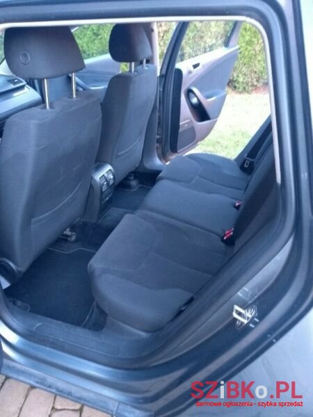 2006' Volkswagen Passat photo #2