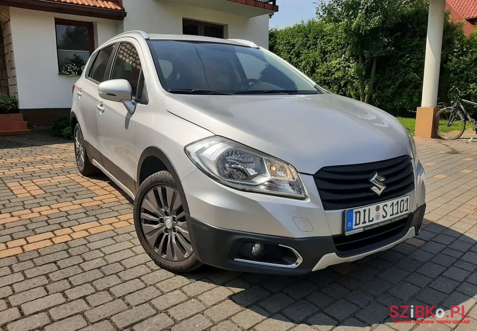 2013' Suzuki Sx4 S-Cross photo #1