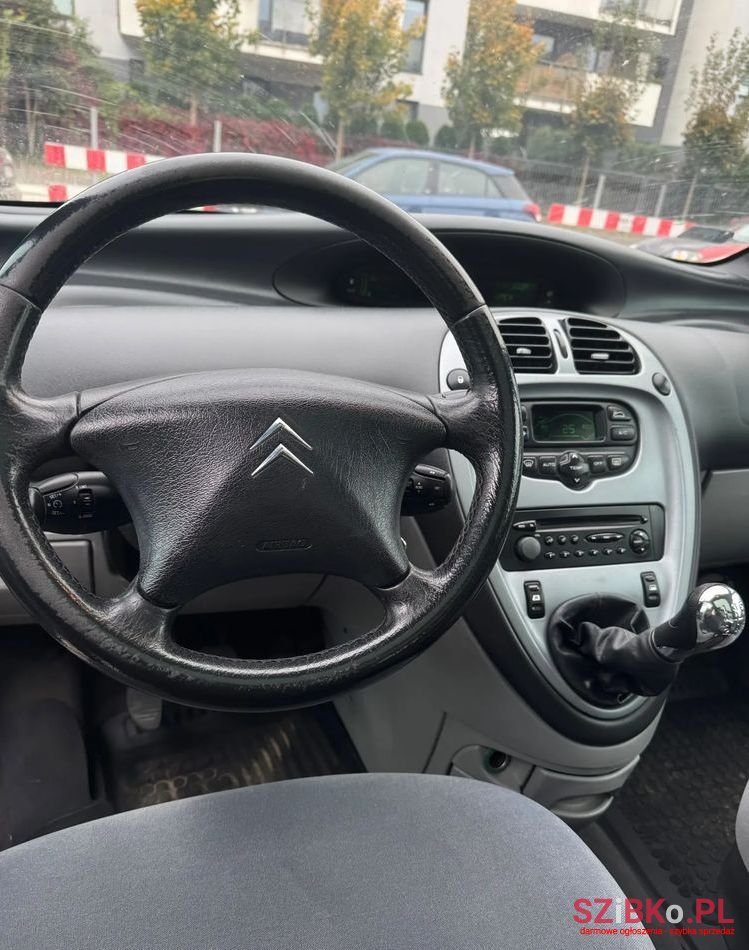 2006' Citroen Xsara Picasso photo #4