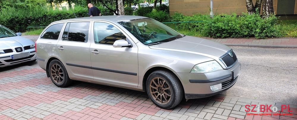 2007' Skoda Octavia photo #2