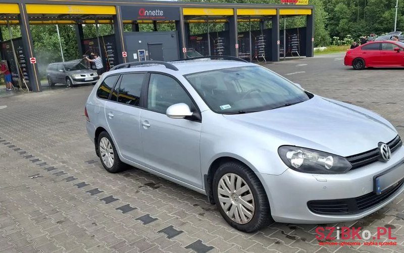2011' Volkswagen Golf photo #4