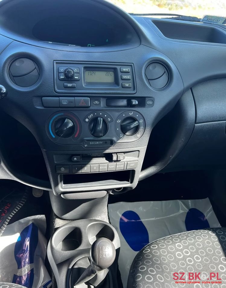 2004' Toyota Yaris 1.3 Terra Plus photo #4